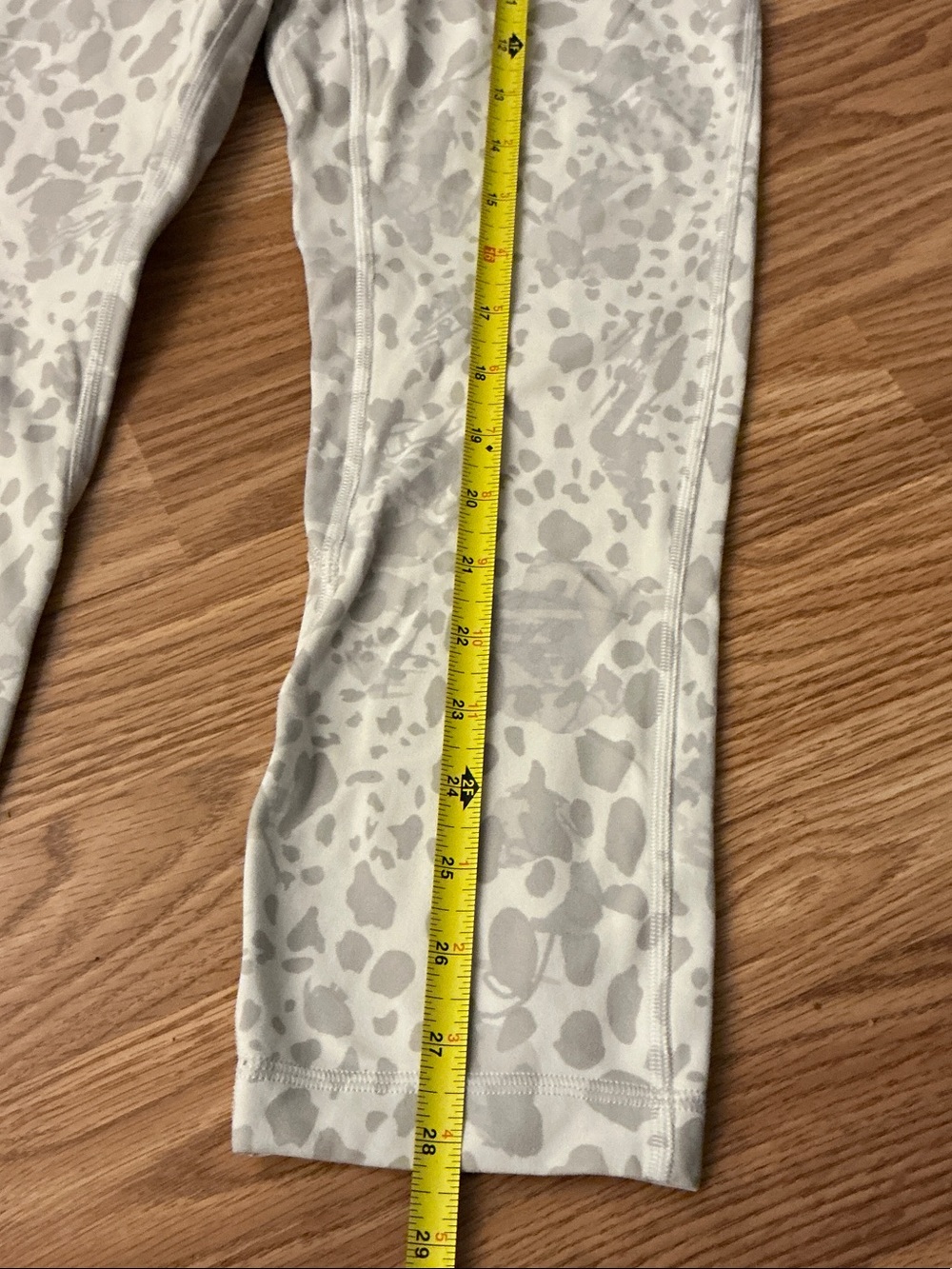 lululemon Animal-Print Capri Leggings Size 4 - Picture 5 of 6